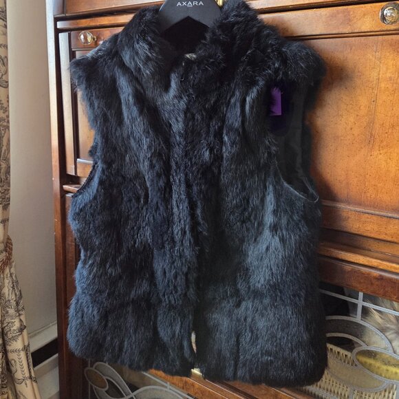 Luxurious Real Fur Sleeveless Vest in Black - Picture 1 of 10